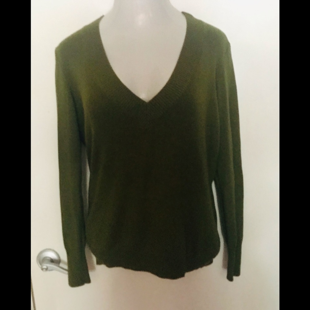 Olive green long sleeve sweater deep V size XL